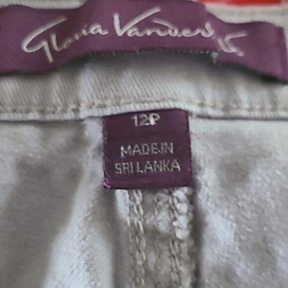 Excellent Gloria Vanderbilt Amanda Classic Fit Jeans – Size 12P, Soft Gray Denim - Picture 8 of 10